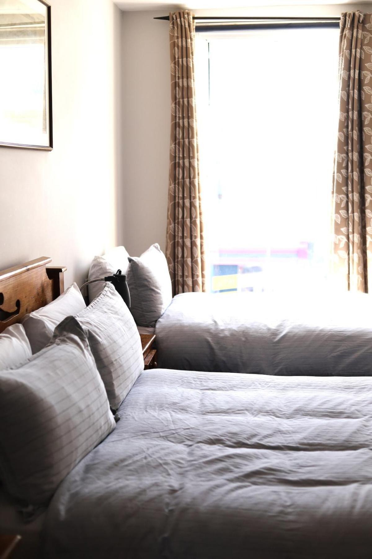 Ashes Seafood Restaurant Accommodation Dingle Extérieur photo